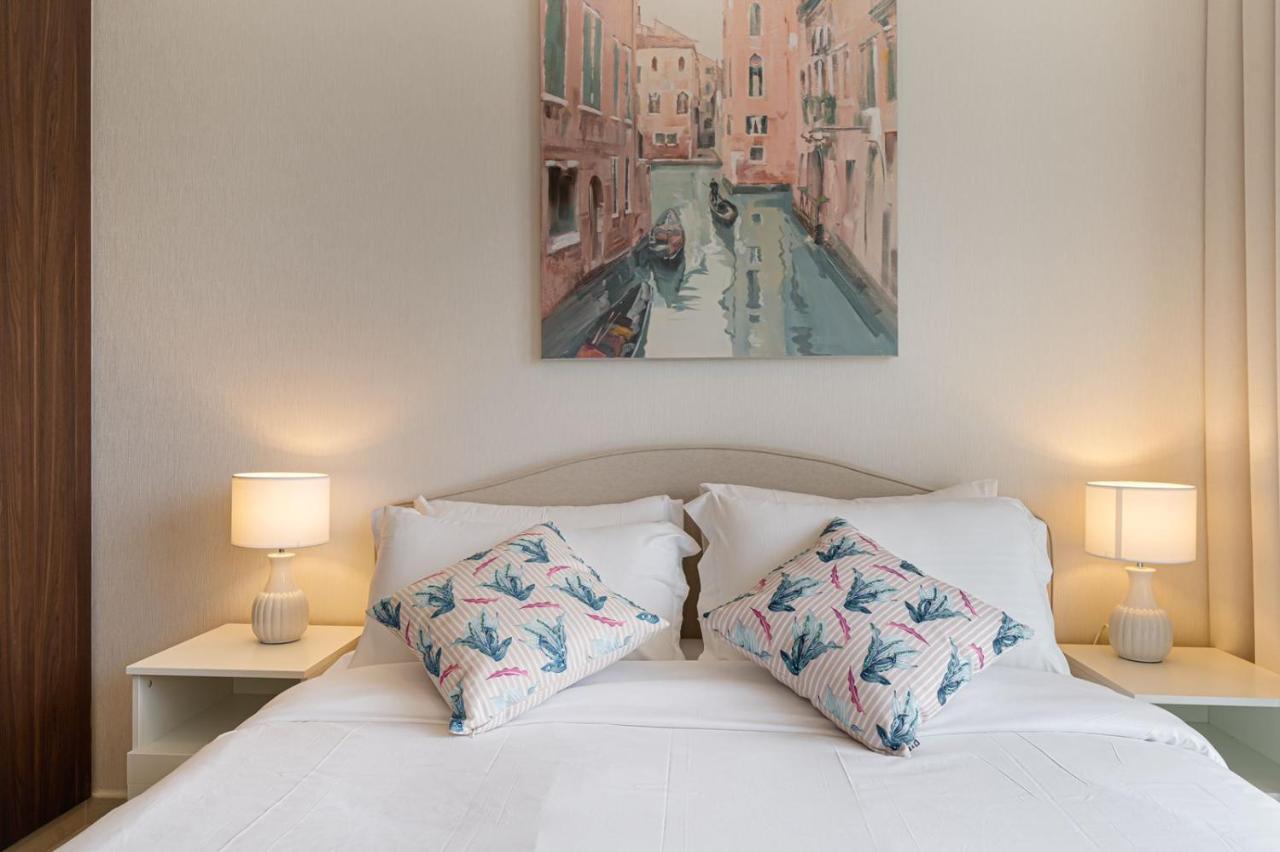 Alluring 1 Bd Apartment In Business Bay With Burj Khalifa View ドバイ エクステリア 写真