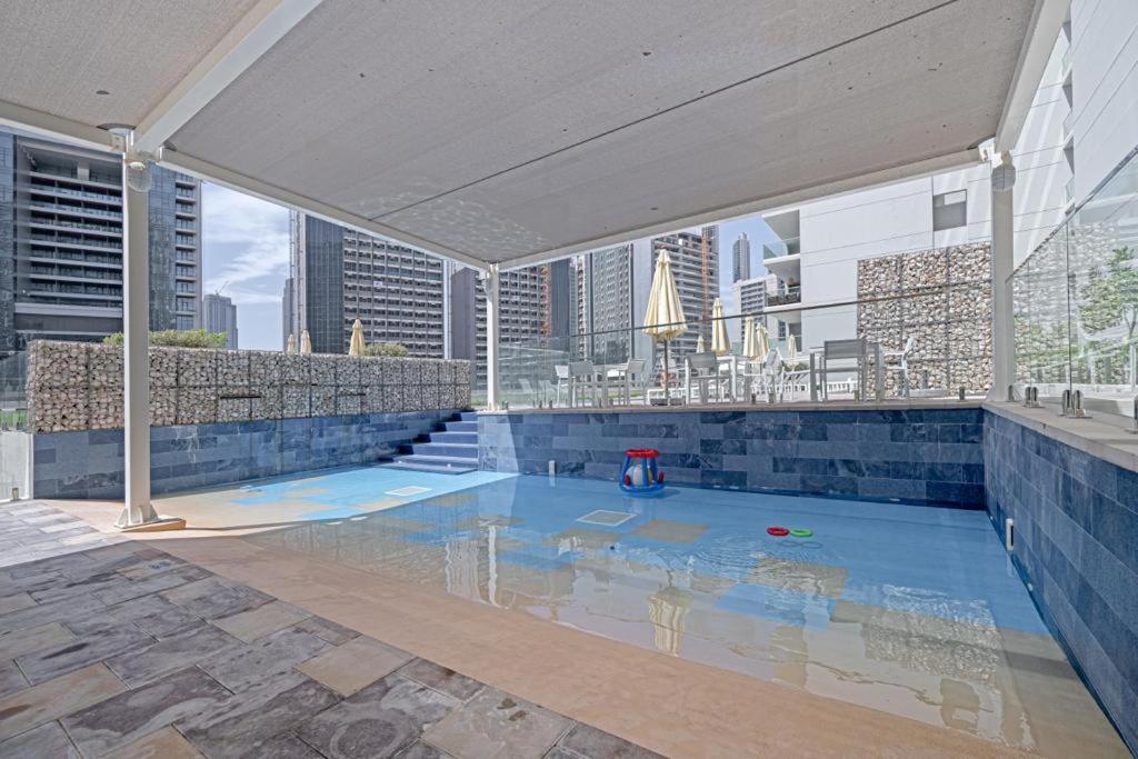 Alluring 1 Bd Apartment In Business Bay With Burj Khalifa View ドバイ エクステリア 写真