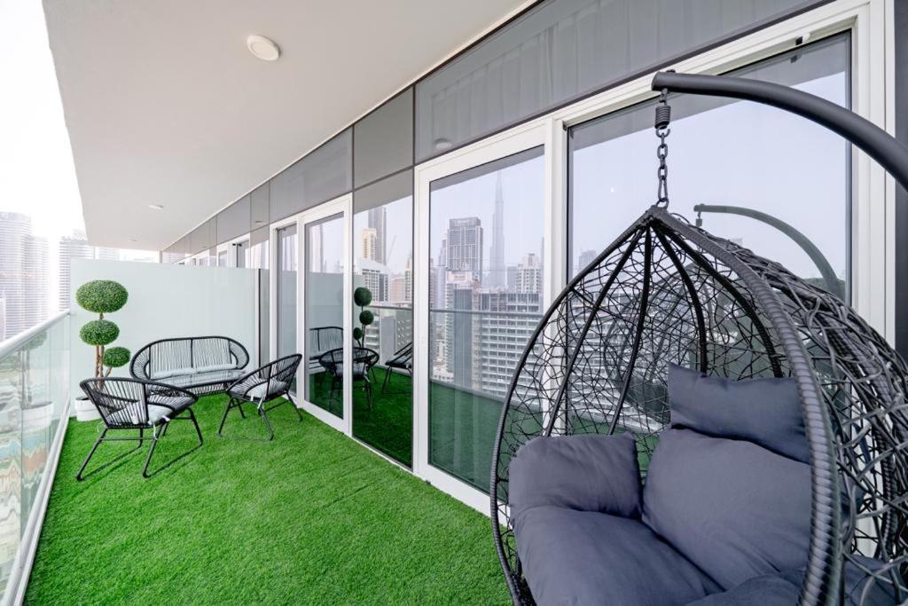 Alluring 1 Bd Apartment In Business Bay With Burj Khalifa View ドバイ エクステリア 写真